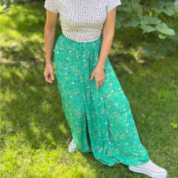 Stylish Wide Leg Palazzo Pants - Size Small - Picture 4 of 7